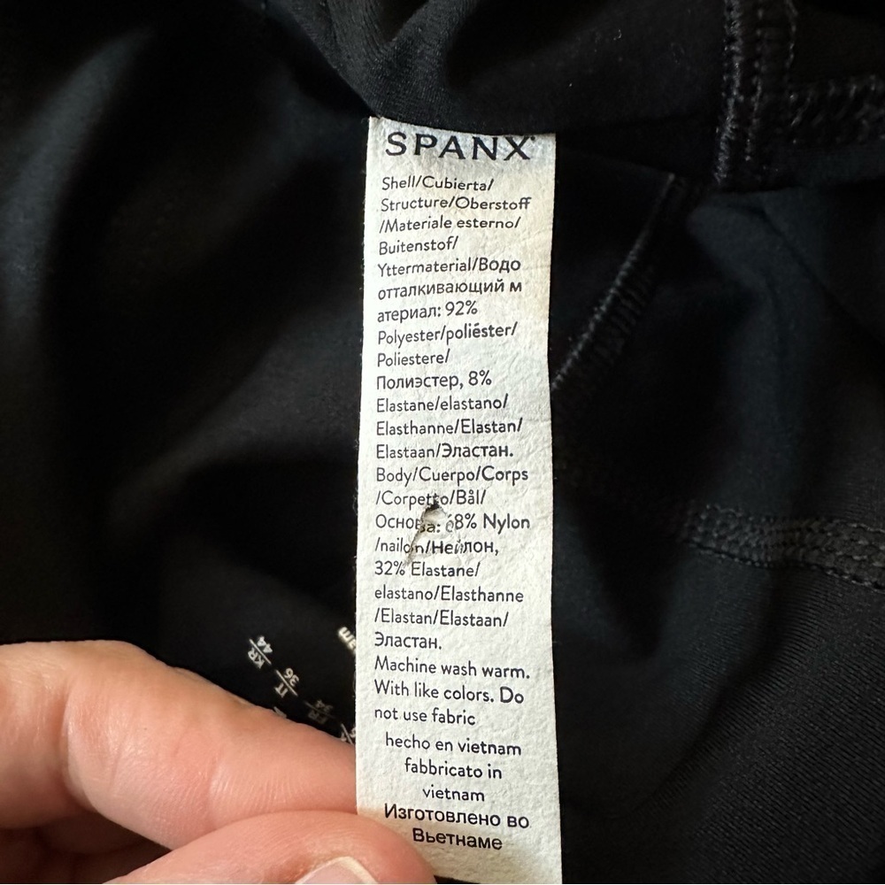 Spanx The Get Moving Pleated 14" Skort Black - Picture 9 of 14